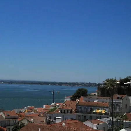 Ideal Address With Fantastic View Castel -old Town-river Appartement Lissabon