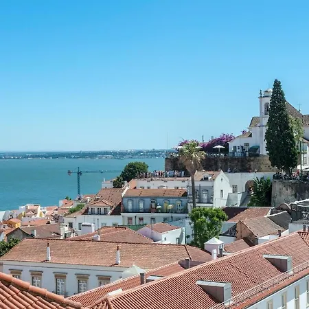 Ideal Address With Fantastic View Castel -old Town-river Appartement